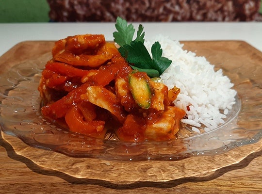 Thai red curry veggie con riso croccante