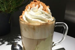 Cappuccino al Galak Pistacchio e Crumble Speculoos