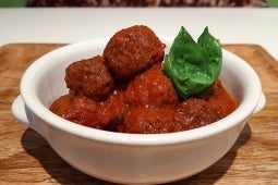 Polpette di soia al sugo di pomodoro e basilico