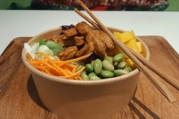 Poke Bowl con Straccetti di Soia